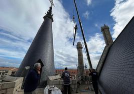 Obras de instalación del ascensor en el Palacio de Gaudí.