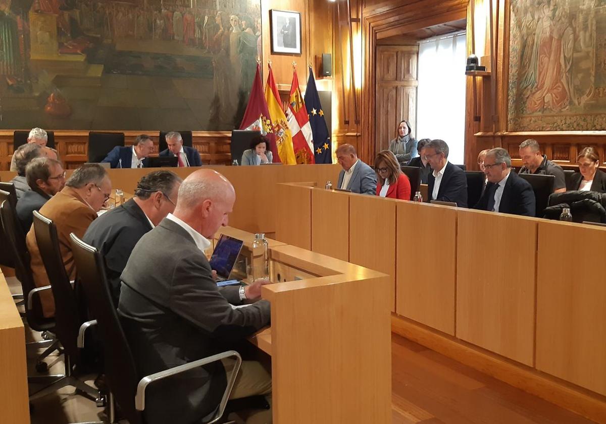 Diputación aprueba una modificación de crédito por más de 10 millones de euros que se destinará a «medidas urgentes»