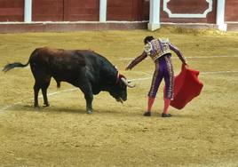 Imagen de una corrida de toros en la plaza leonesa durante las fiestas de San Juan y San Pedro.