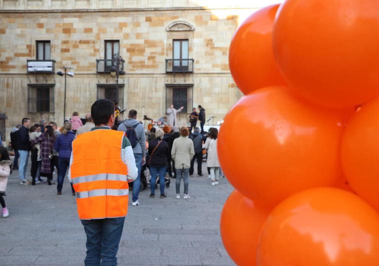 La plaza de Botines acogió esta fiesta de 'ecuador' de campaña de Ciudadanos.