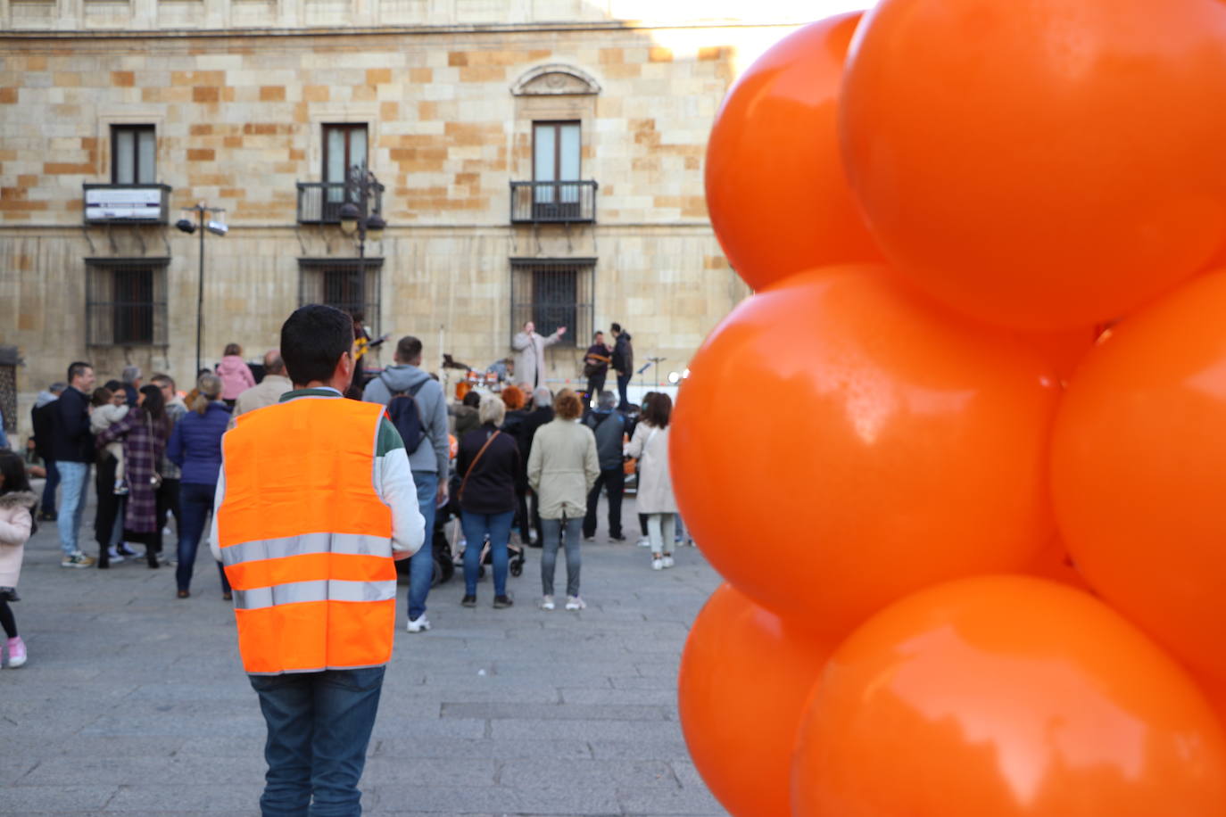 Una fiesta en mitad de la campaña electoral