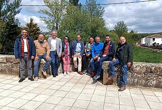 La cúpula del PSOE provincial arropa a la candidatura en Valderrueda.