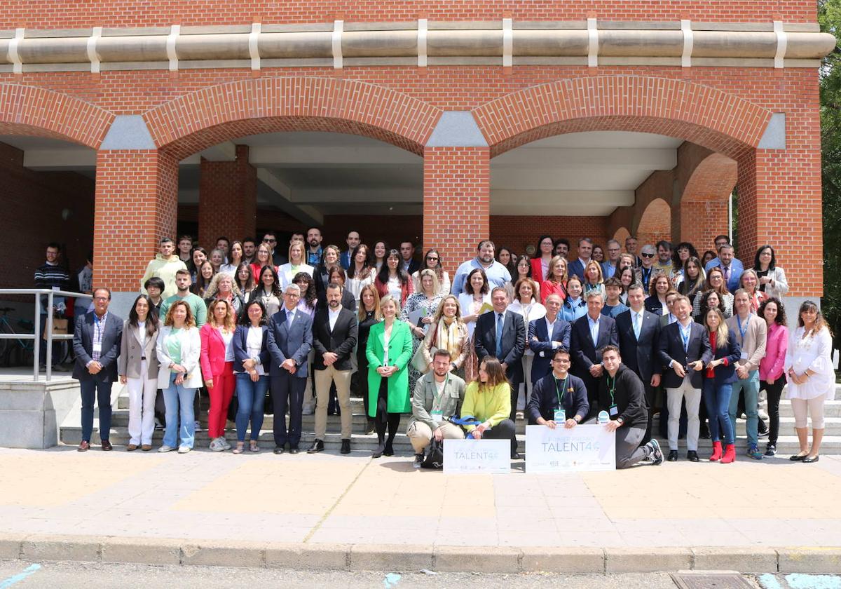 Más de 40 entidades y cien alumnos participan en la segunda edición de Expo Leóni4.