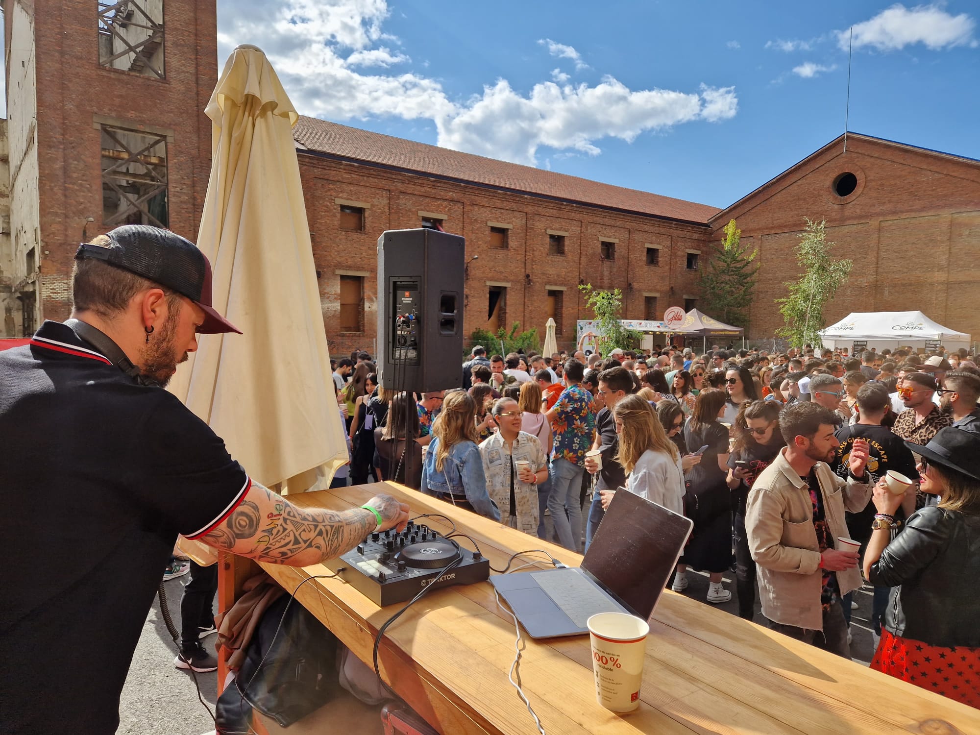 León baila al ritmo del Vibra Mahou