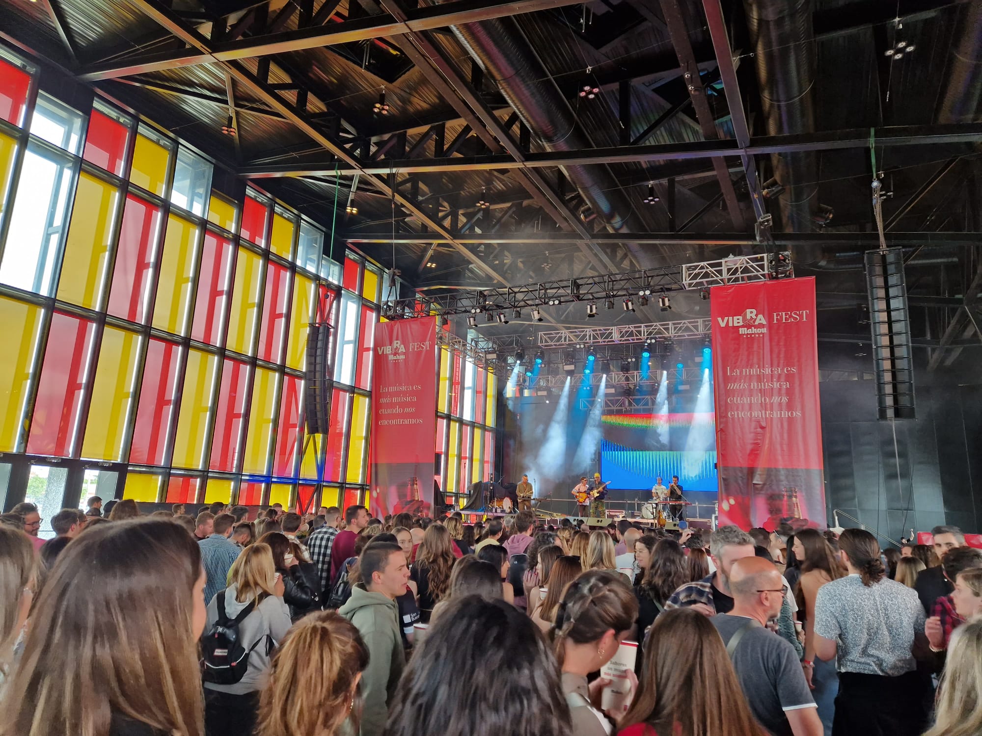 León baila al ritmo del Vibra Mahou