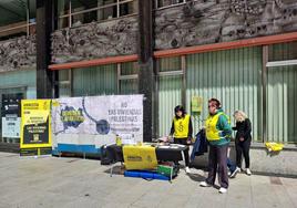 Amnistía Internacional ha salido este sábado a la calle para recoger firmas en contra del apartheid que las autoridades israelíes están ejerciendo sobre Palestina