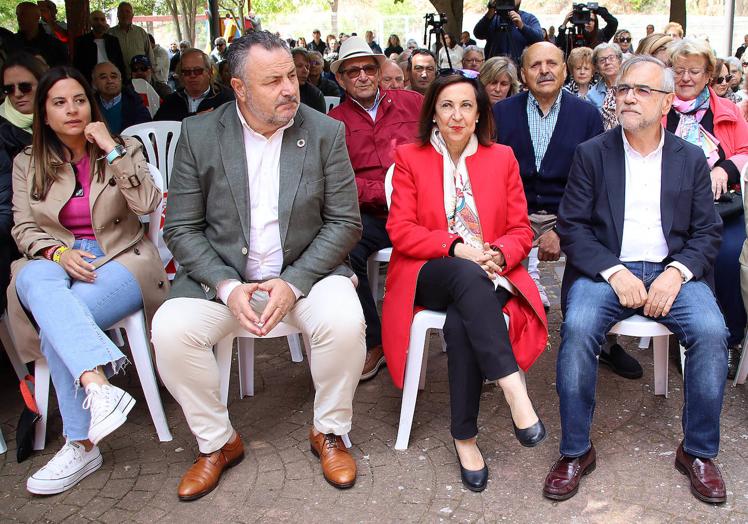 La ministra de Defensa ,Margarita Robles, en la Bañeza
