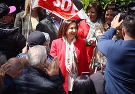 Margarita Robles asiste al acto de campaña del PSOE en La Bañeza.