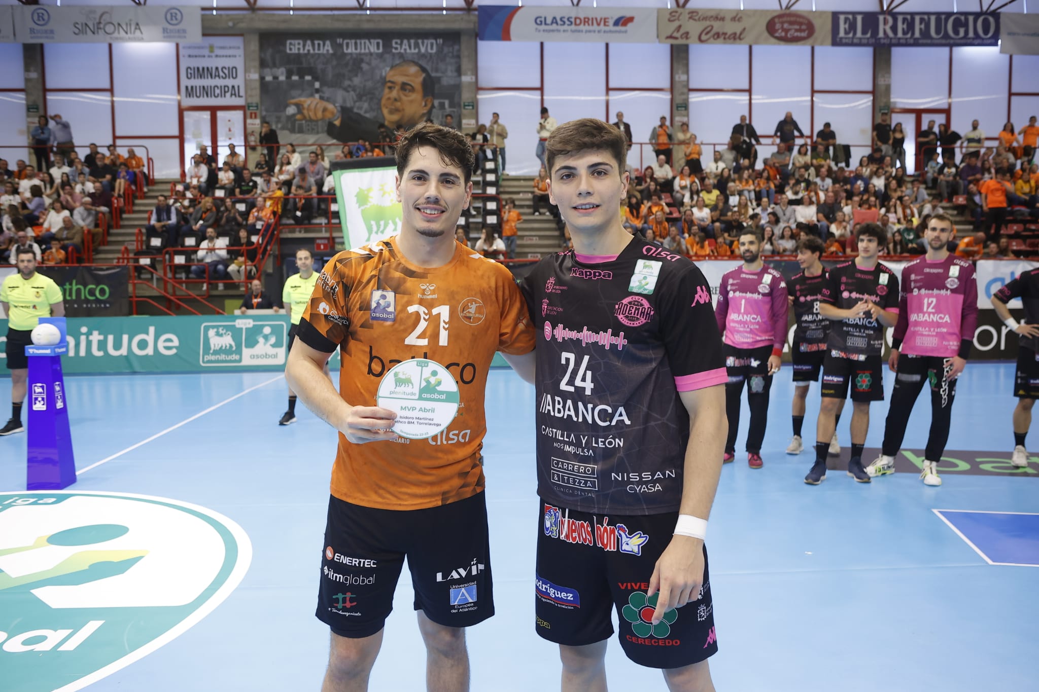 Traspié del Abanca Ademar en Torrelavega