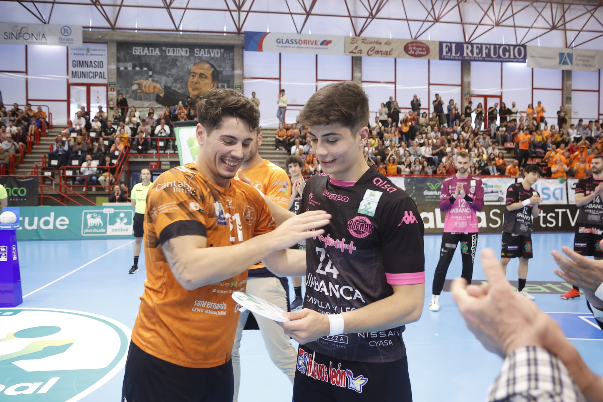 Traspié del Abanca Ademar en Torrelavega