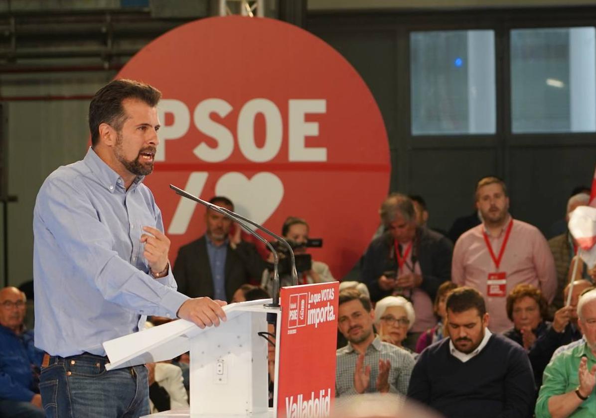 El secretario general del PSOE y presidente del Gobierno, Pedro Sánchez, participa en un acto público junto con el secretario general del PSOE de Castilla y León, Luis Tudanca, para apoyar al secretario general del PSOE de Valladolid, alcalde de la ciudad y candidato a la reelección, Óscar Puente.