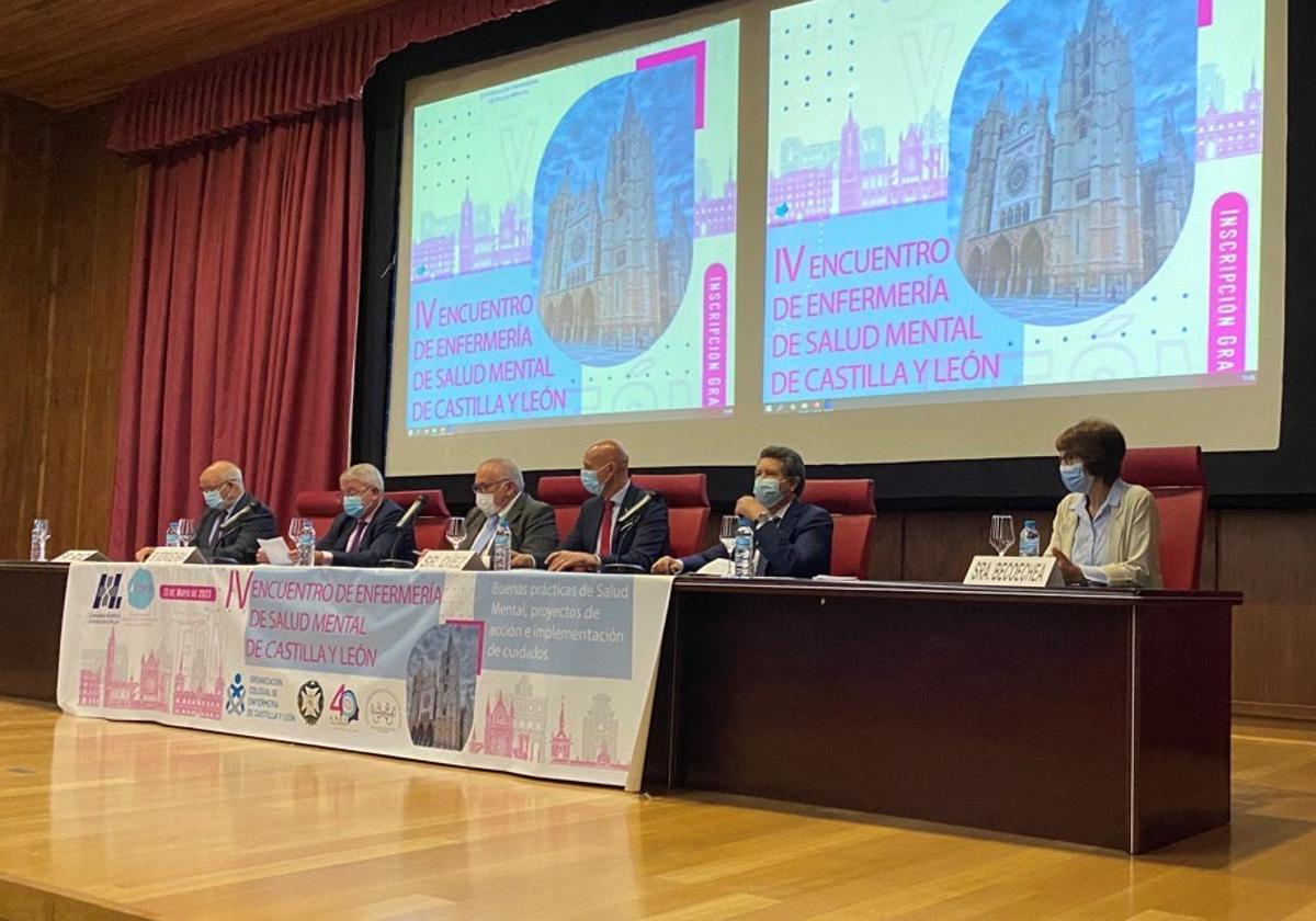 El salón de actos del Hospital de León acogió la inauguración del congreso.