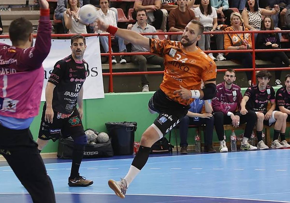Ivan Popovic, en el partido de este domingo ante Abanca Ademar.