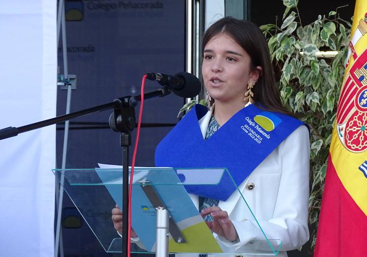 Imagen principal - Se gradúan los alumnos de Infantil, Primaria y Secundaria del colegio Peñacorada