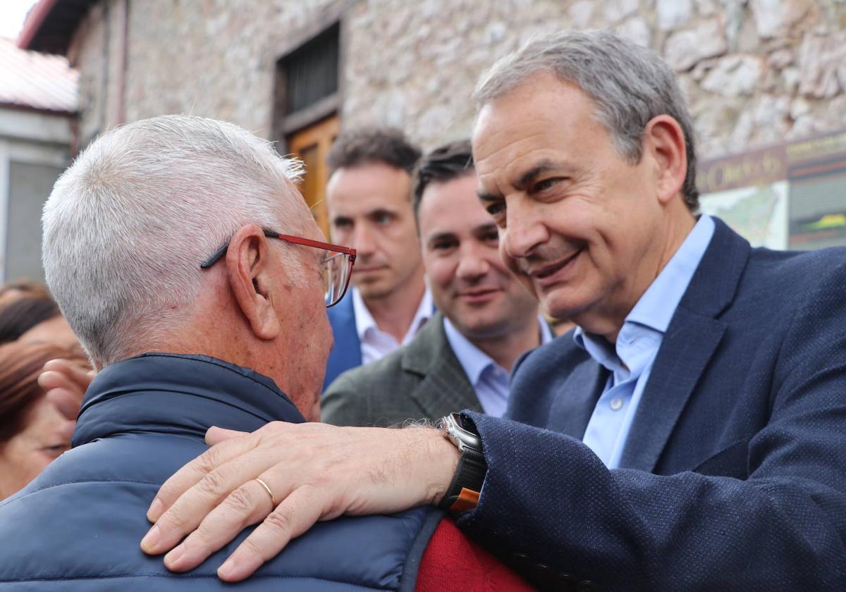 Zapatero ve en el «compromiso» del PSOE con León el futuro de la provincia