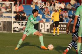 Blesa controla el balón en el Reina Sofía durante la pasada jornada.