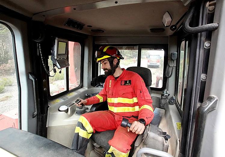 Efectivos de la UME durante las prácticas en Torre del Bierzo.