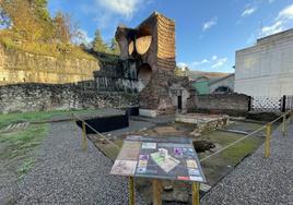 Vista del patio de los hornos altos de la Ferrería de San Blas.