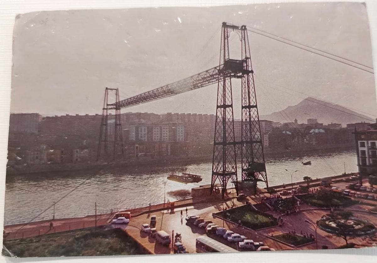 Imagen de la postal extraviada en León y que en los años 60 tuvo como origen Bilbao y destino Madrid.