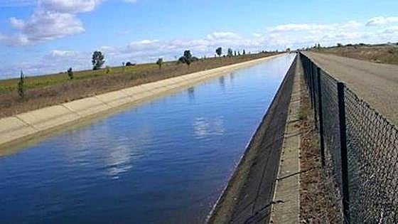 Regantes y propietarios de la zona elevada del Canal del Esla conforman una comisión para impulsar la modernización del regadío