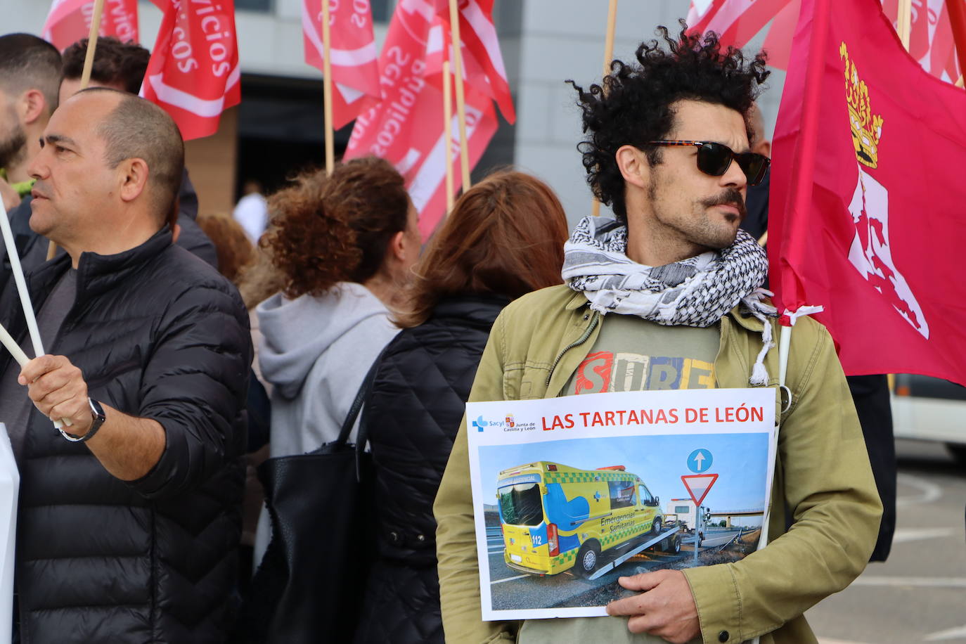 Los trabajadores del servicio de ambulancias de concentran