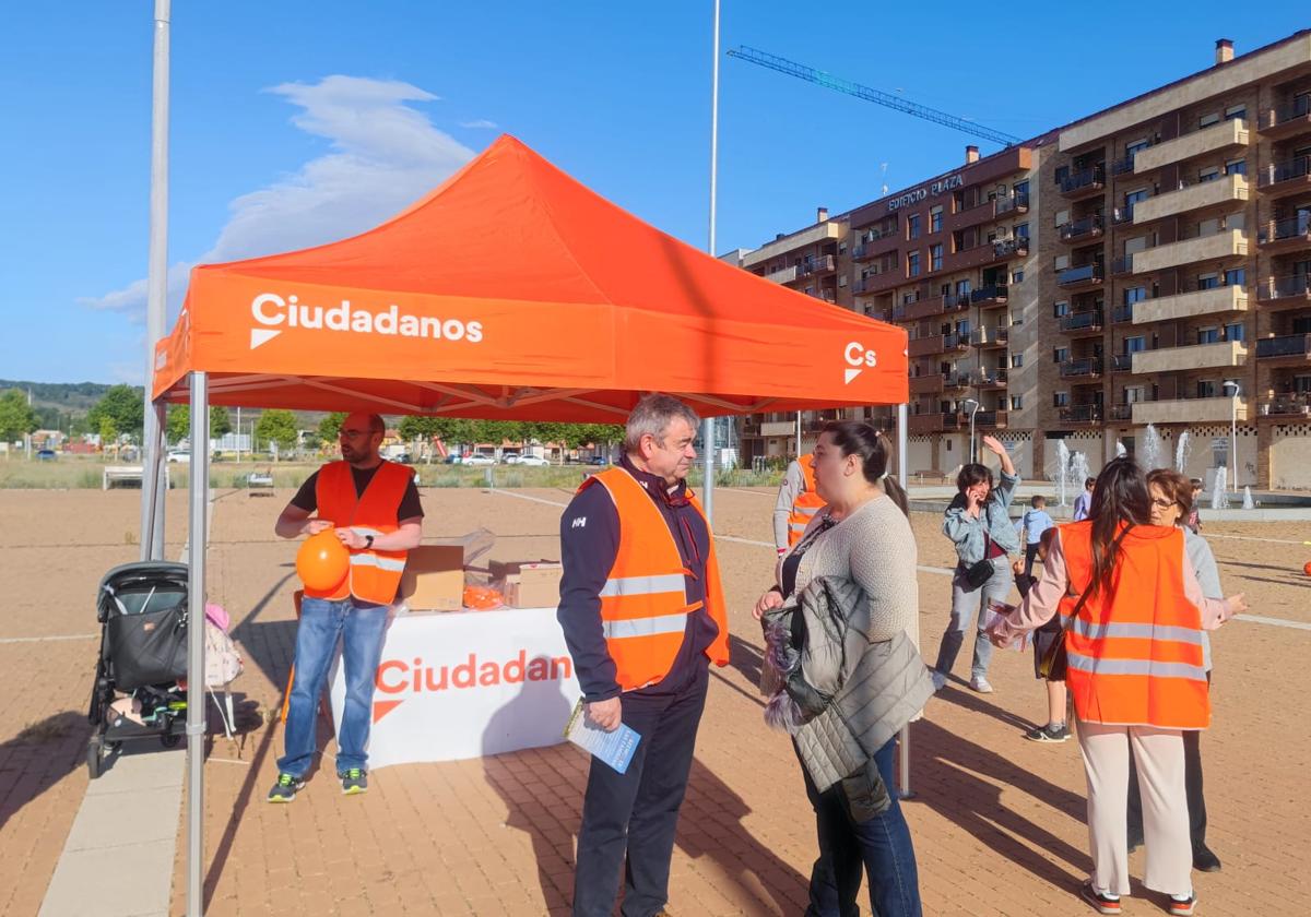 El candidato de CS, Justo Fernández, en la jornada de juegos que se celebró en la tarde de este jueves en La Lastra.