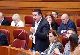 José Ramón García participará en la sesión plenaria para preguntar por esta cuestión; en la imagen, Luis Mariano Santos, portavoz del grupo.