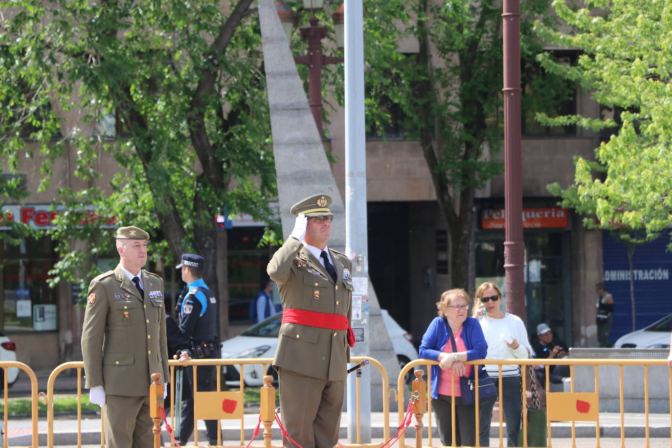 Izado de la bandera en León