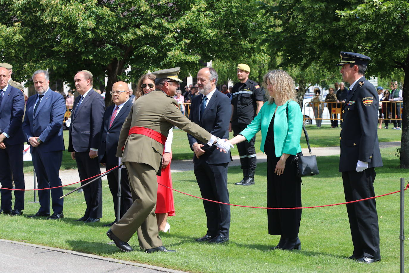 Izado de la bandera en León