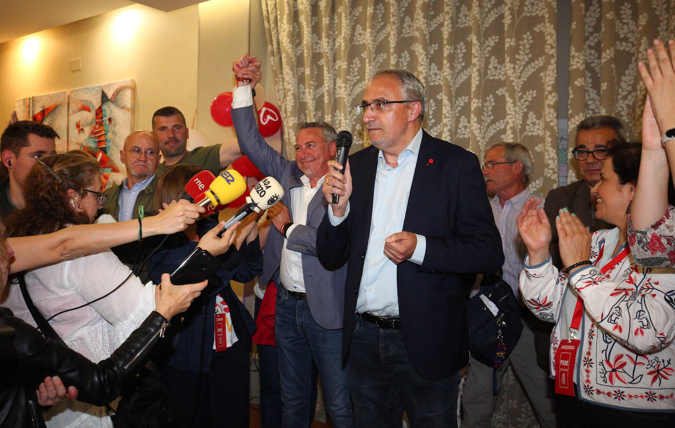 Olegario crece, Morala se dispara