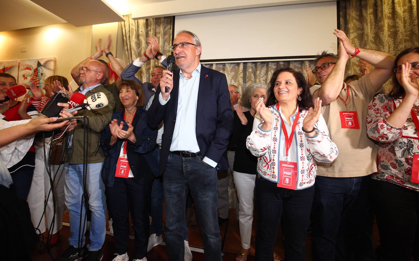 Olegario crece, Morala se dispara