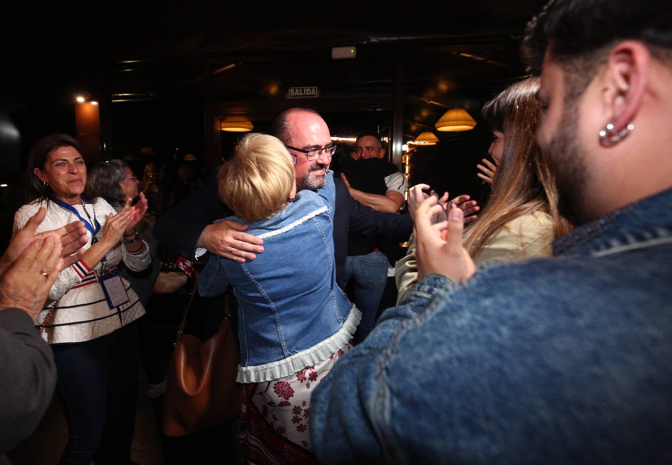 Olegario crece, Morala se dispara