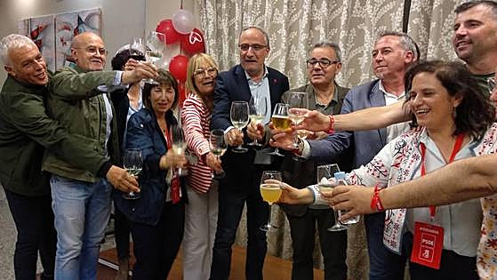 Ramón valora los «resultados extraordinarios» del PSOE y excluye a VOX de posibles pactos