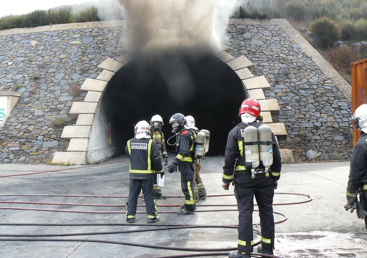 La Escuela Laboral del Bierzo acoge un curso sobre técnicas de intervenciones en incendios en túneles.