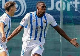 Dorian celebra uno de los goles anotados con el Leganés B.