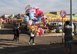 El recinto ferial tiene previsto encender sus atracciones la semana del 20 de junio.