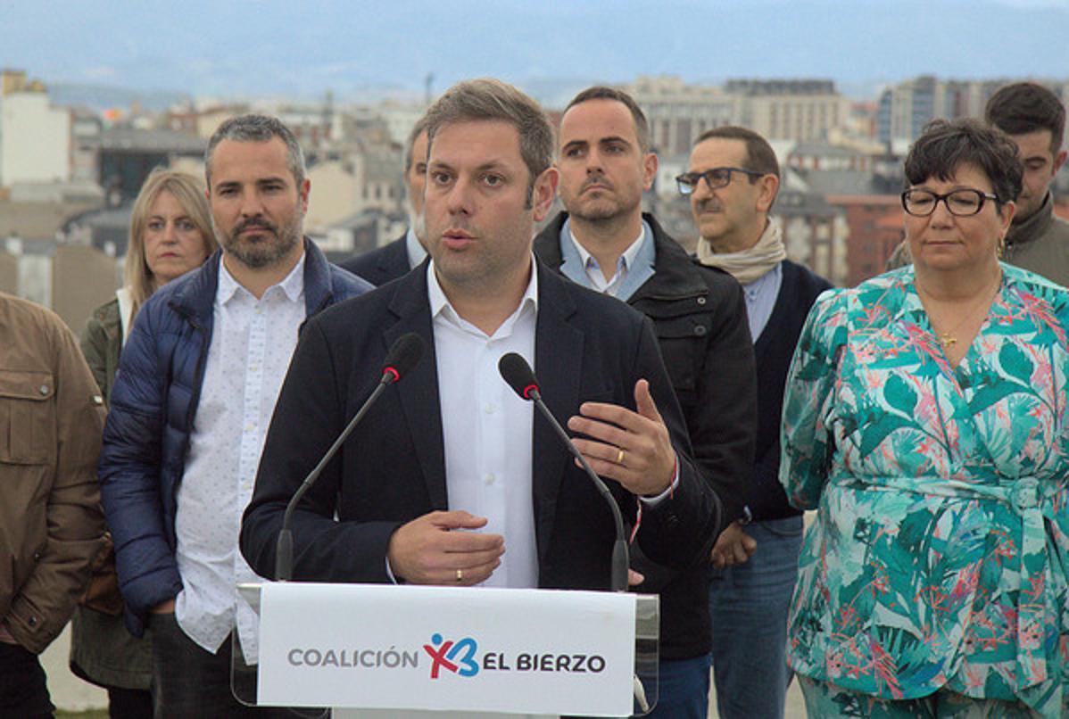 El candidato de Coalición por El Bierzo a la Alcaldía de Ponferrada, Iván Alonso, en la presentación de la lista a las municipales.