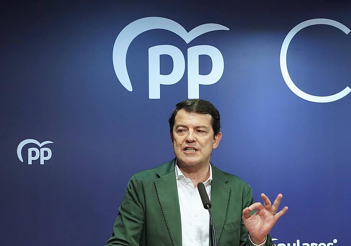El presidente del PP de Castilla y León, Alfonso Fernández Mañueco, junto a los candidatos de las capitales de provincia antes de lala Junta Directiva Autonómica del PPCyL.