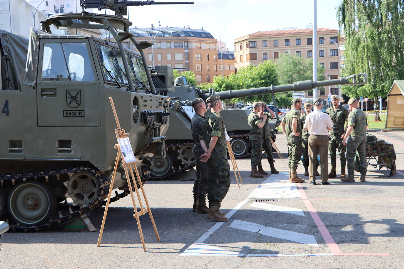 Exhibición de las Fuerzas Armadas en León