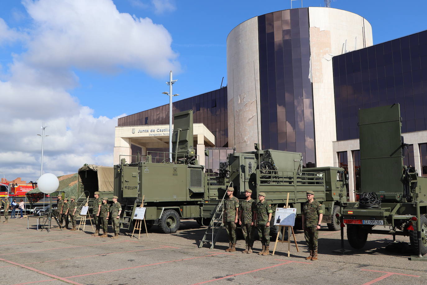 Exhibición de las Fuerzas Armadas en León