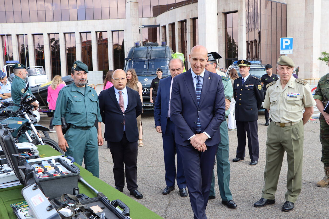 Exhibición de las Fuerzas Armadas en León