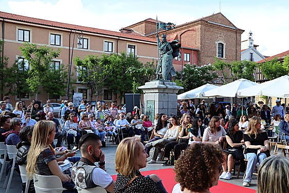 la oficina de Eureca-Pro de las universidades de León y Washington han decidido llevar a cabo junto con la Escuela de Moda Liper un desfile de moda