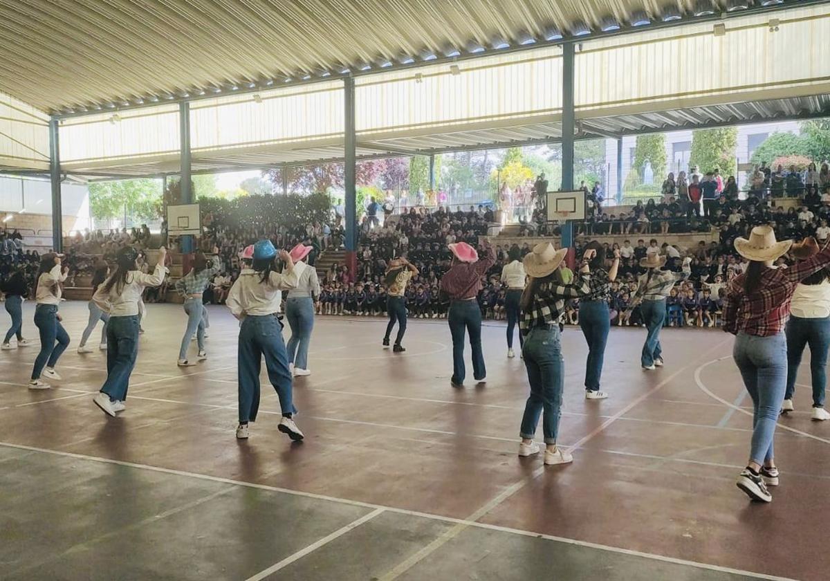 Los alumnos de La Asunción, durante sus fiestas patronales que han dado inicio este viernes.