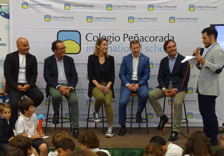 Imagen principal - Peñacorada celebra la Feria de emprendimiento escolar &#039;Genyus Day&#039;