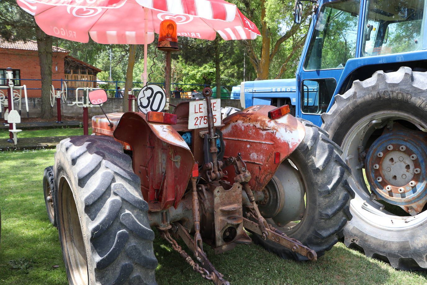 Concentración de tractores antiguos