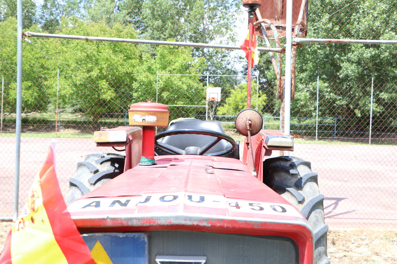 Concentración de tractores antiguos