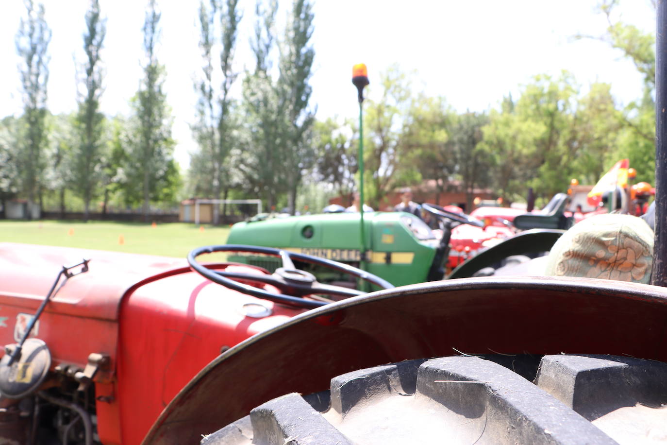 Concentración de tractores antiguos