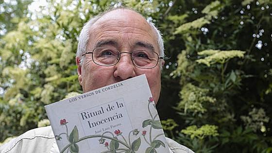 Puerto reivindica la poesía como «parte de la luz que nos orienta y nos da sentido frente a la oscuridad» en 'Ritual de la inocencia', su nuevo libro