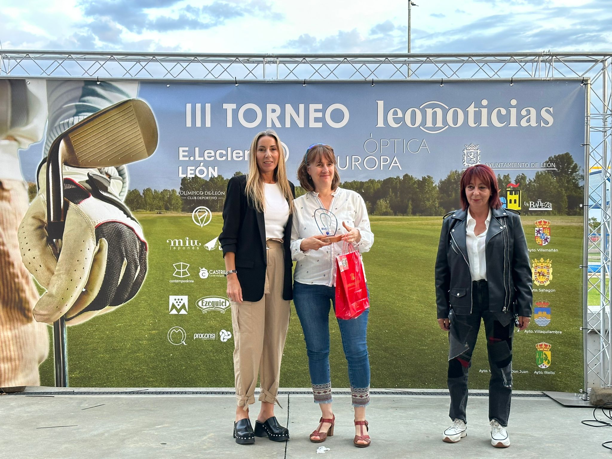 Los ganadores del III Torneo de Golf de leonoticias