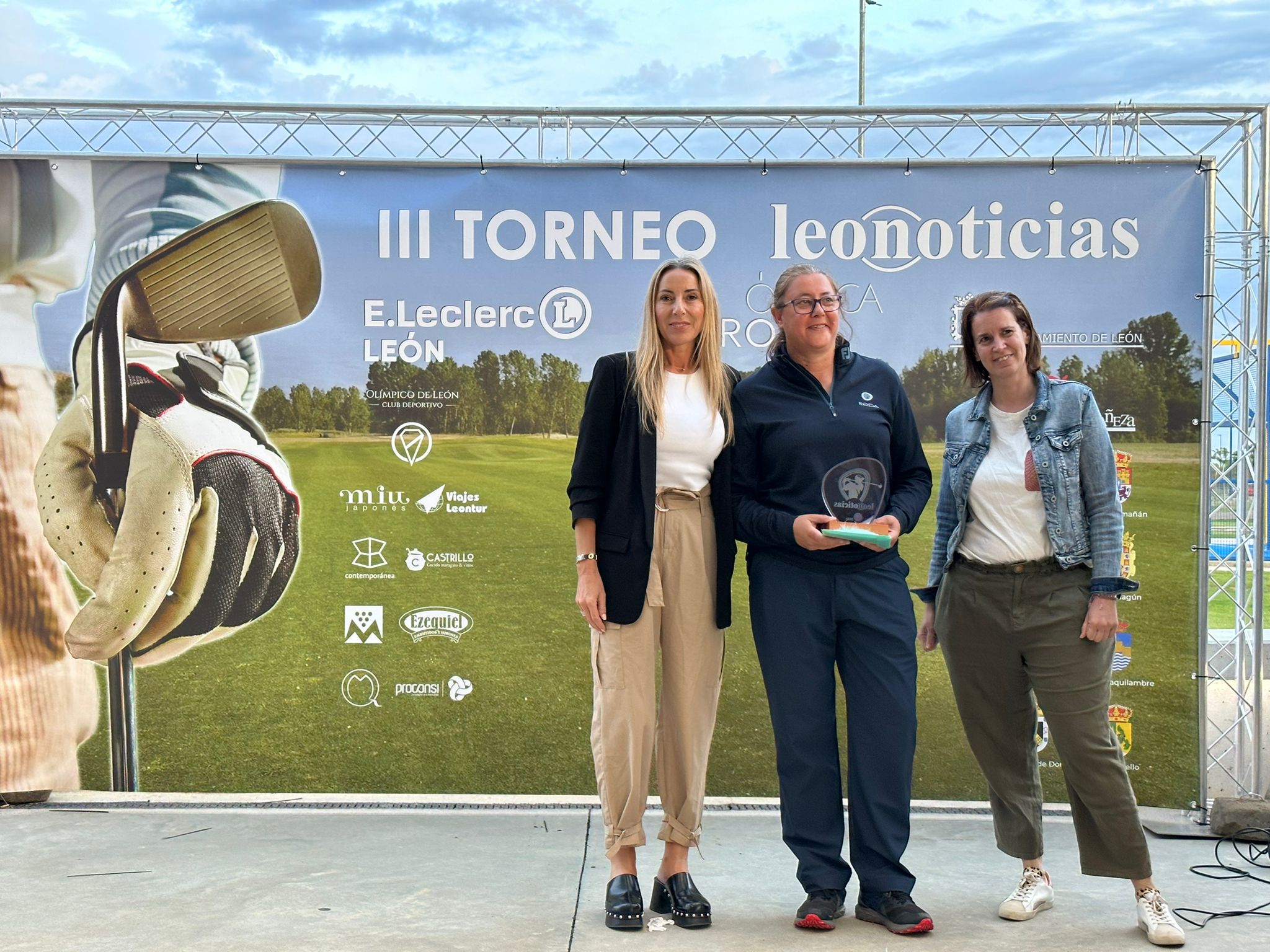 Los ganadores del III Torneo de Golf de leonoticias